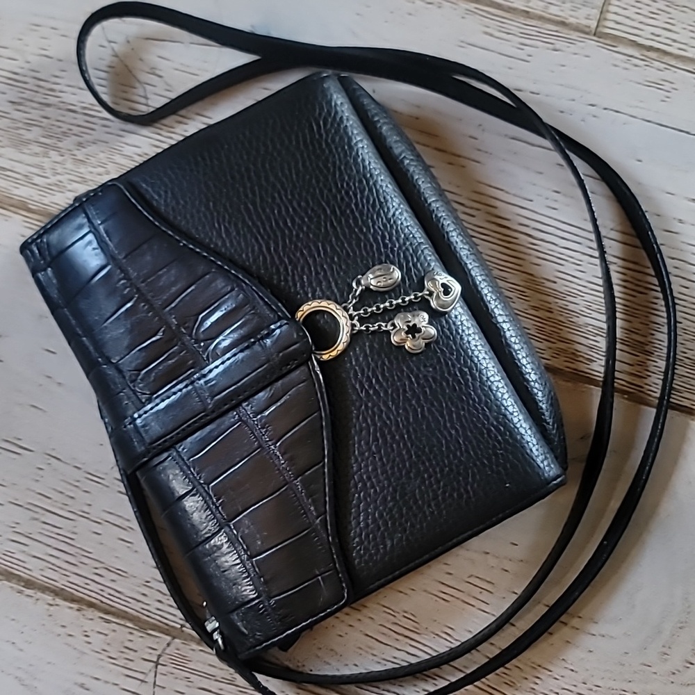 BRIGHTON Vintage Black Croc Pebbled Leather Crossbody Wallet Bag Silver Hardware